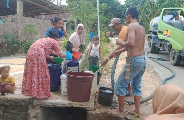 Kekeringan, Satu Desa di Way Khilau Pesawaran Dapat Bantuan Air Bersih ...