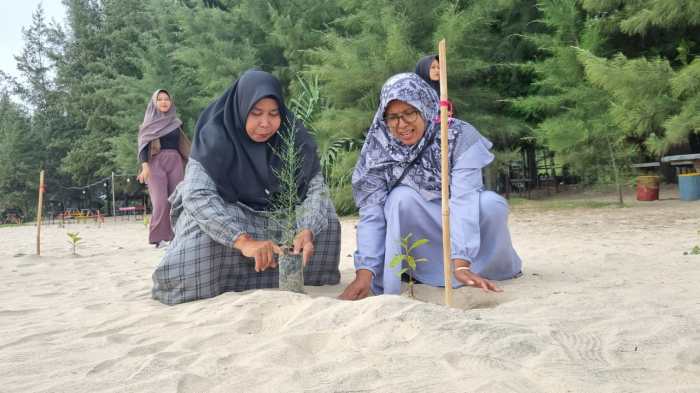 Aksi Bersama Jaga Lingkungan di Lhoknga, Aceh Besar | Waspada Aceh Aksi Bersama Jaga Lingkungan di Lhoknga, Aceh Besar | Waspada Aceh