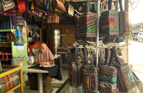 Ternak jangkrik di Bebesen, Aceh Tengah