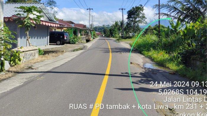 Jalan Rusak di Ruas Jalan Nasional Batu Brak Lampung Barat Hanya ... Jalan Rusak di Ruas Jalan Nasional Batu Brak Lampung Barat Hanya ...