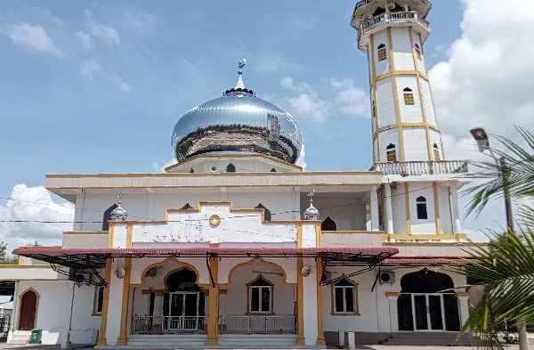 Ayam arab di Kaway XVI Aceh Barat
