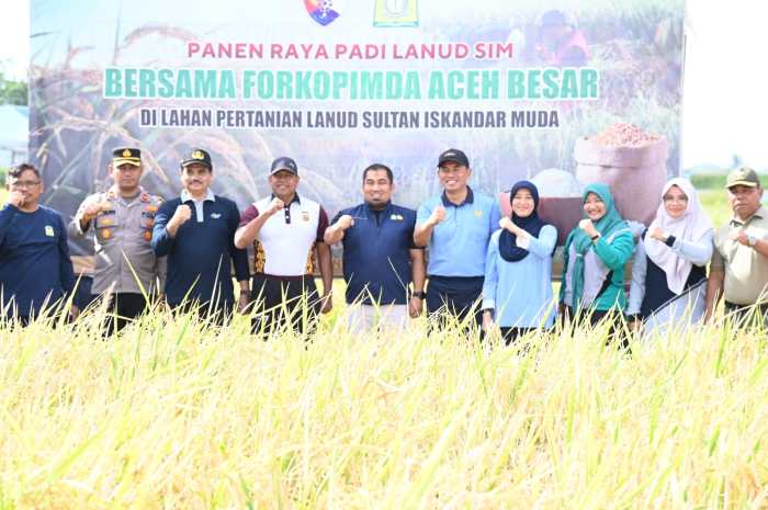 Pj Bupati Aceh Besar Bersama Danlanud SIM Panen Raya Padi MT Rendengan ... Ternak jangkrik di Blang Bintang, Aceh Besar