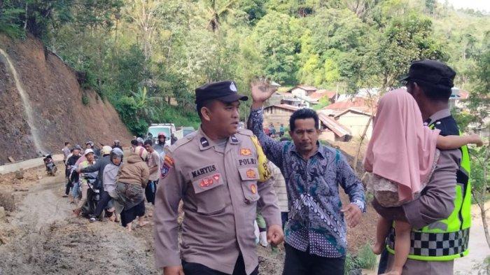 Bisnis Ayam Potong Kampung, Bisnis Rumahan Omzet Jutaan - Distributor ... Peternakan ayam kampung di Silih Nara, Aceh Tengah