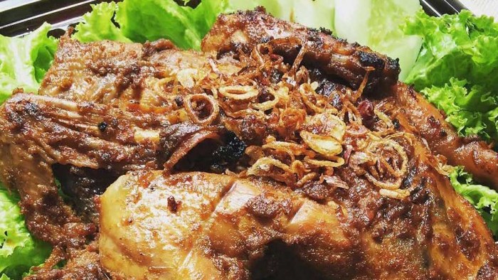 Ayam arab di Bangkunat, Pesisir Barat