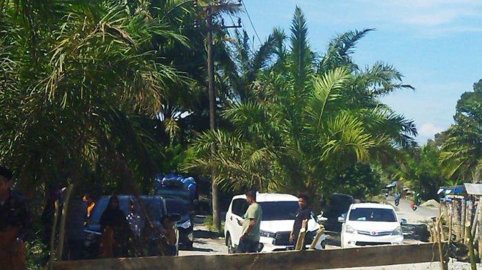 BREAKING NEWS - Warga Blokir Jalan Provinsi Sebagai Jalur Elak di Tripa ... BREAKING NEWS - Warga Blokir Jalan Provinsi Sebagai Jalur Elak di Tripa ...