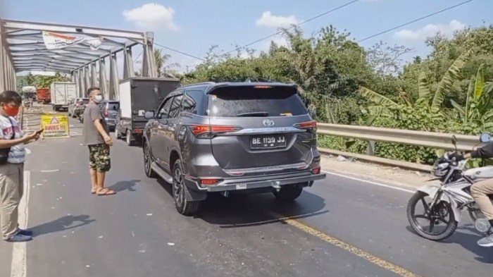 A du ayam (s Abung ayam) - YouTube A du ayam (s Abung ayam) - YouTube