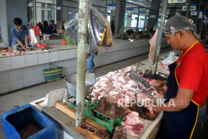 Pemilik Warung Ayam Penyet di Pasar Minggu Syok Usai Si Jago Merah ... Ayam arab di Pasar Minggu, Jakarta Selatan
