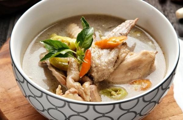 Daun penggemuk ayam di Sor Ep, Kab. Asmat