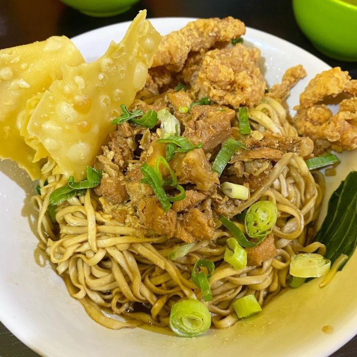 Rekomendasi Tempat Makan Mie Ayam Terenak di Kota Serang Banten Daun penggemuk ayam di Serang, Kota Serang