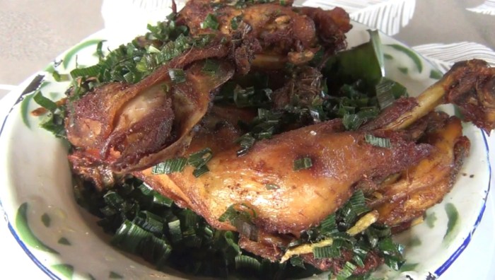 Harga Ayam Merah | Ayam Petelur Afkir di Pasar Tradisional Gotong ...