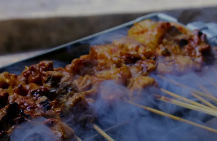 Resep Daging Kambing Bakar Kecap Madu dengan Sambal Tomat, Hidangan ... Daging kambing di Kanigoro, Blitar