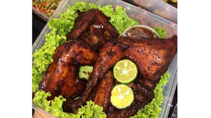 Harga Ayam Merah | Ayam Petelur Afkir di Pasar Tradisional Gotong ...