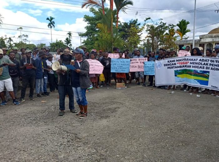 Daun penggemuk ayam di Agimuga, Kab. Mimika