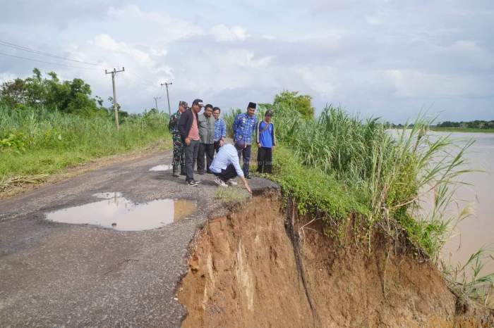 Pj.Bupati Muaro Jambi Raden Najmi Meninjau Langsung Ada Laporan Jalan ...