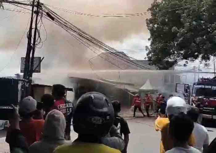 Kebakaran di Lubuk Begalung Kota Padang, Tiga Toko dan Satu Rumah ...