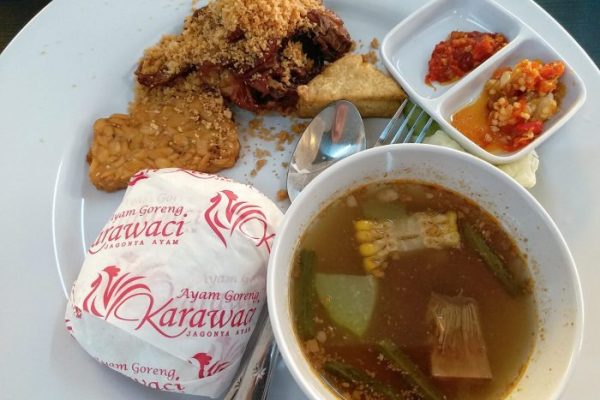 Daun penggemuk ayam di Karawaci, Kab. Tangerang