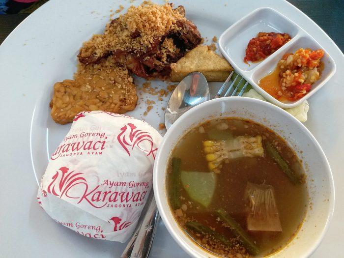 Ayam Goreng Karawaci! Jagonya Ayam Kremes Daun penggemuk ayam di Karawaci, Kab. Tangerang
