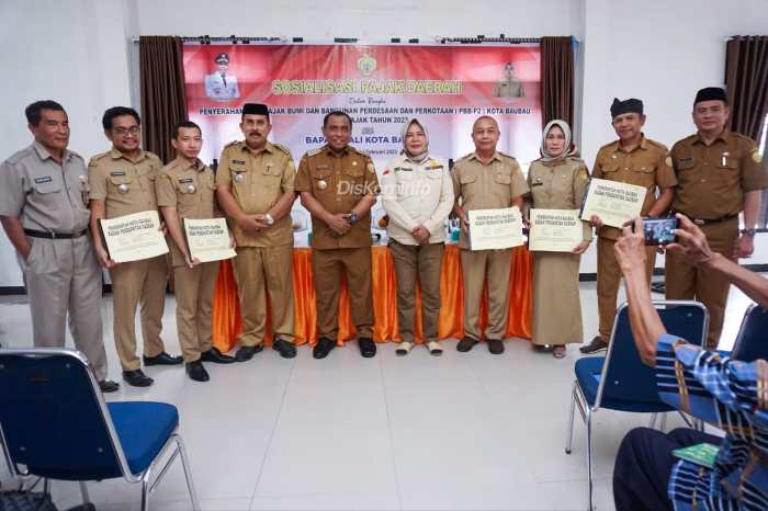 Daun penggemuk ayam di Murhum, Kota Baubau