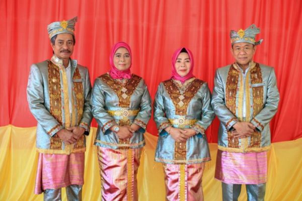 Daun penggemuk ayam di Wawonii Barat, Konawe Kepulauan