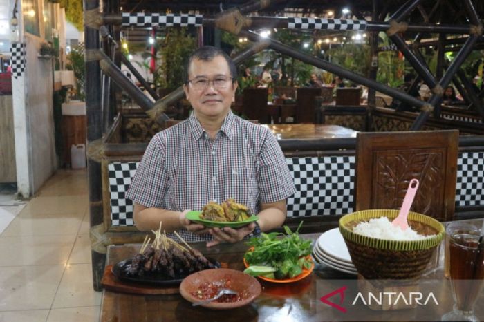 Wisata kuliner ayam goreng basah di Purwakarta - ANTARA News Megapolitan Ayam afkir di Purwakarta, Kab. Purwakarta