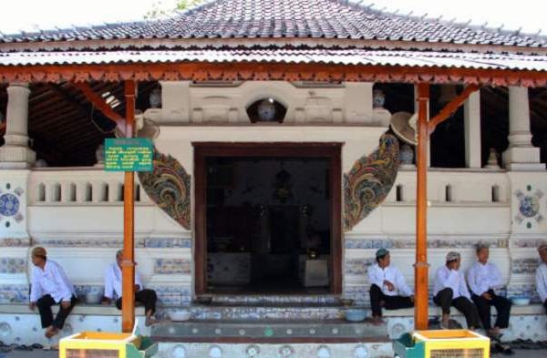 Ayam afkir di Gunungjati, Cirebon