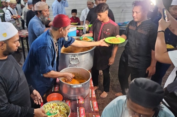 India Muslim Kota Medan Berbagi Nasi Briani dan Kari Kambing Untuk ... Daging kambing di Medan Petisah, Kota Medan
