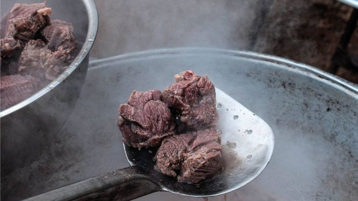 GoodStats | Menyambut hari raya Iduladha, berkurban menjadi salah satu ... Daging kambing di Ketanggungan, Brebes