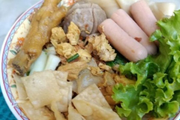 Ayam afkir di Mustika Jaya, Kota Bekasi