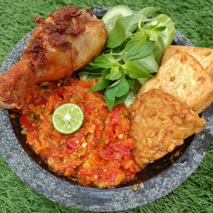 Daun penggemuk ayam di Kintap, Tanah Laut