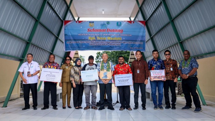 MenKopUKM Ingin Pasar Rakyat Biak Numfor Tak Kalah dengan Pasar Modern Daun penggemuk ayam di Biak Timur, Kab. Biak Numfor