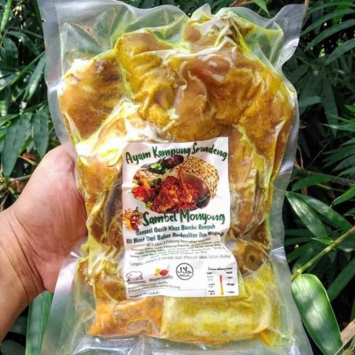 Daun penggemuk ayam di Kopang, Lombok Tengah
