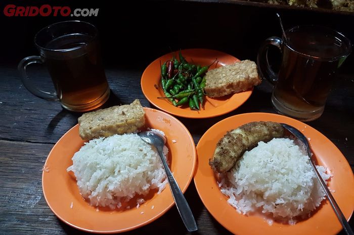 Nasi Goreng Kambing Kebon Sirih dan Rekomendasi 6 Kuliner Malam di ... Susu kambing di Kemayoran, Jakarta Pusat