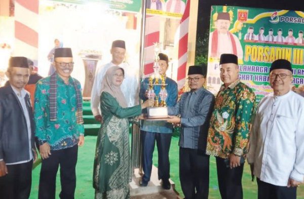Ampek Angkek Juara Umum Porsadin III Kabupaten Agam
