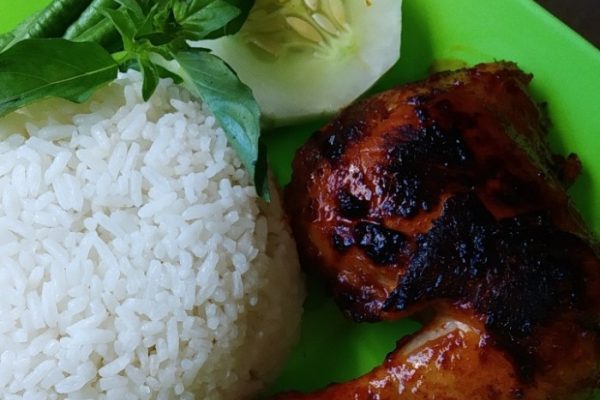 Daun penggemuk ayam di Nabire Barat, Kab. Nabire