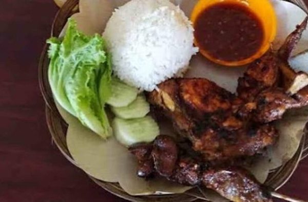 Ayam afkir di Mangkubumi, Kota Tasikmalaya