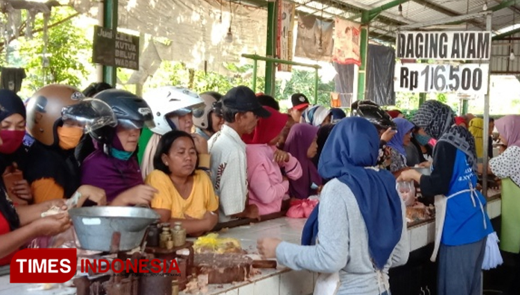 Dampak Corona, Harga Daging Ayam di Pasar Srono Anjlok - TIMES Indonesia Daging kambing di Srono, Banyuwangi