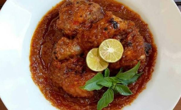 Daun penggemuk ayam di Praya Barat, Lombok Tengah