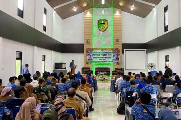 Daun penggemuk ayam di Lahei Barat, Barito Utara