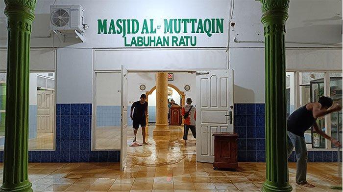 Banjir di Labuhan Ratu Bandar Lampung Kali Ini sampai Masuk Masjid ... Budidaya ayam di Labuhan Ratu, Kota Bandar Lampung