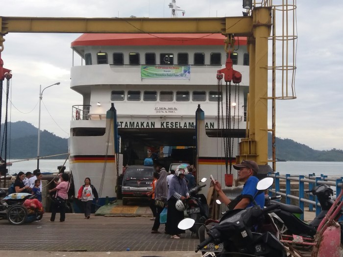 INDONESIA-West Sumatra Part 8: Mentawai-Sipora Island (Tuapejat, Jati ... Ayam ternak di Sipora Utara, Kabupaten Kepulauan Mentawai