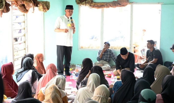 Tanggapi Aspirasi Masyarakat Bukittinggi, Mahyeldi Janji Kaji Ulang ... Tanggapi Aspirasi Masyarakat Bukittinggi, Mahyeldi Janji Kaji Ulang ...
