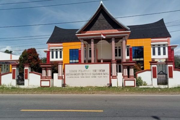 Budidaya ayam di Basa Ampek Balai Tapan, Kabupaten Pesisir Selatan