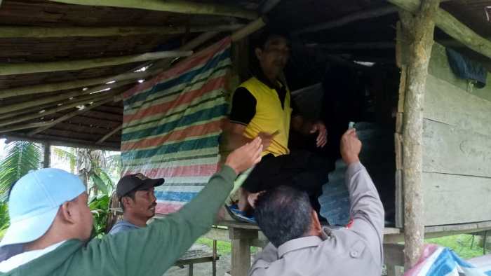 Petani Kelapa di Batui Selatan Ditemukan Gantung Diri di Kebun Daun penggemuk ayam di Batui Selatan, Banggai