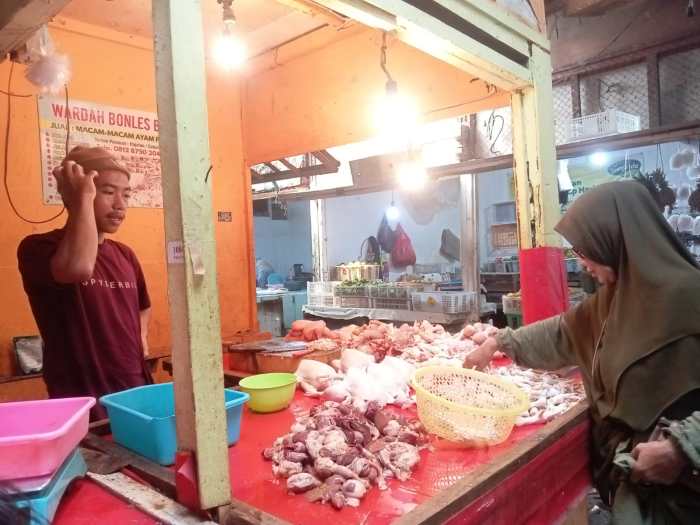 Harga Ayam di Karawang Naik 30 Persen, Disperindag : Bahan Pokok Stabil ... Harga Ayam di Karawang Naik 30 Persen, Disperindag : Bahan Pokok Stabil ...