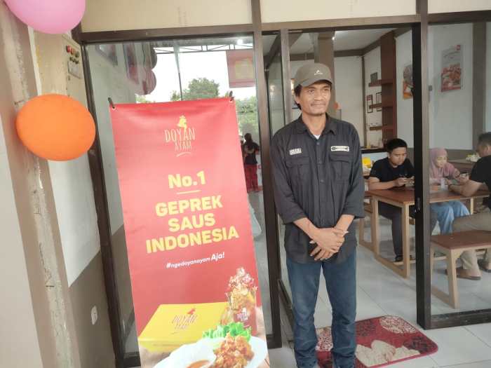 Daun penggemuk ayam di Piyaiye, Kab. Dogiyai