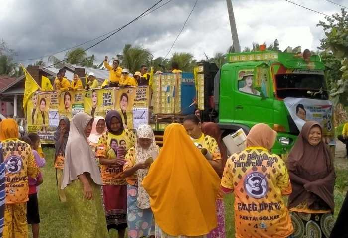 Daun penggemuk ayam di Luwuk Timur, Banggai