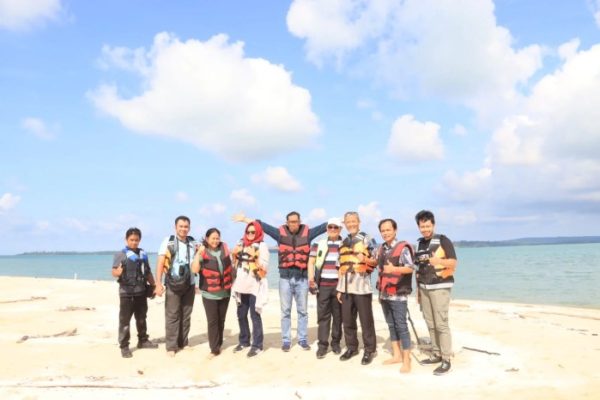 Daun penggemuk ayam di Pulau Laut Timur, Kotabaru