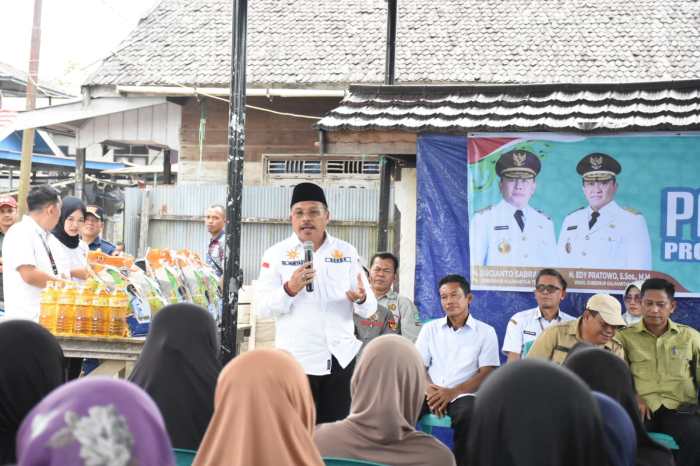 Warga Muara Tuhup Murung Raya Antusias Padati Pasar Murah – BIRO ADPIM Daun penggemuk ayam di Barito Tuhup Raya, Murung Raya