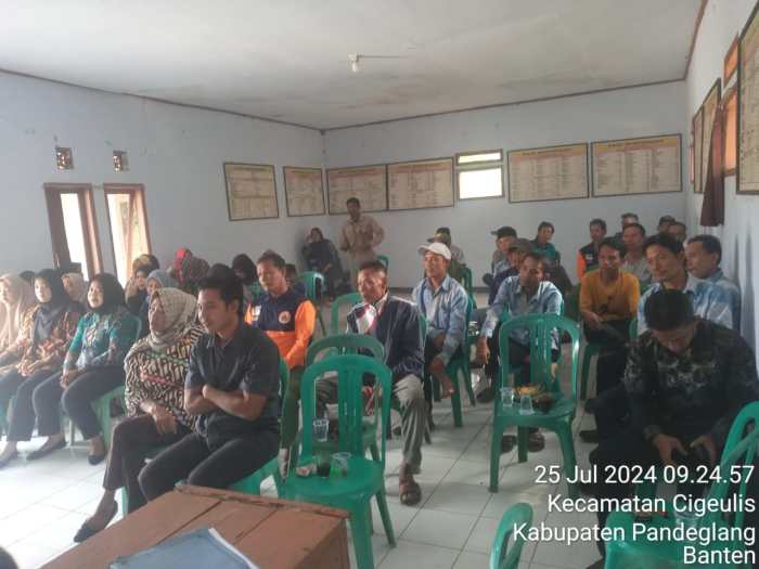 Daun penggemuk ayam di Cigeulis, Kab. Pandeglang
