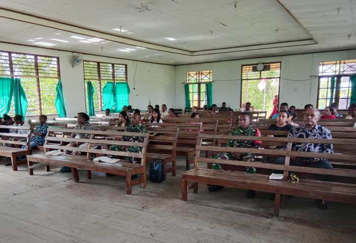 Satgaster Kodim 1806/TB Amankan Ibadah Minggu Pagi di GKI Elim Tomu ... Daun penggemuk ayam di Tomu, Kab. Teluk Bintuni